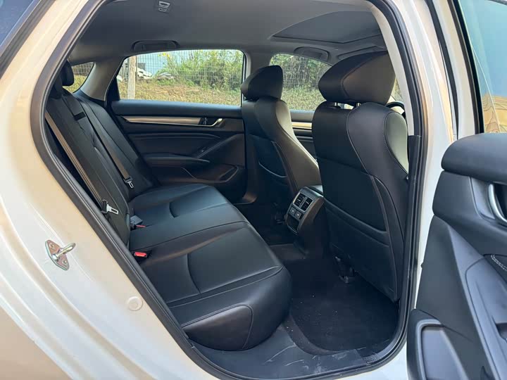 Фото 6 - Honda Accord