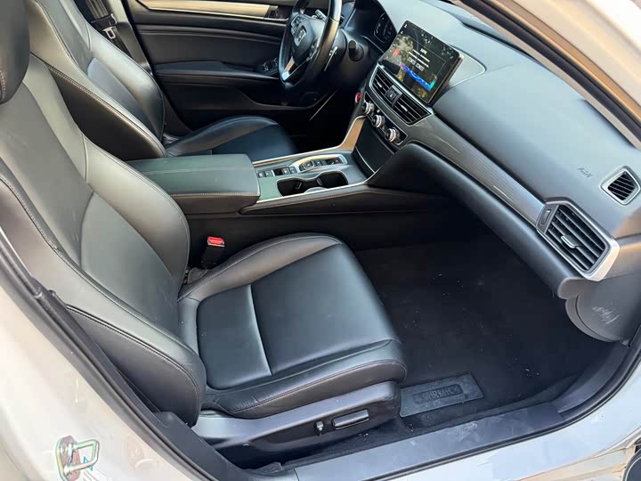 Фото 7 - Honda Accord