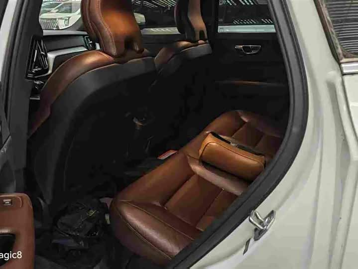 Фото 5 - Volvo XC60