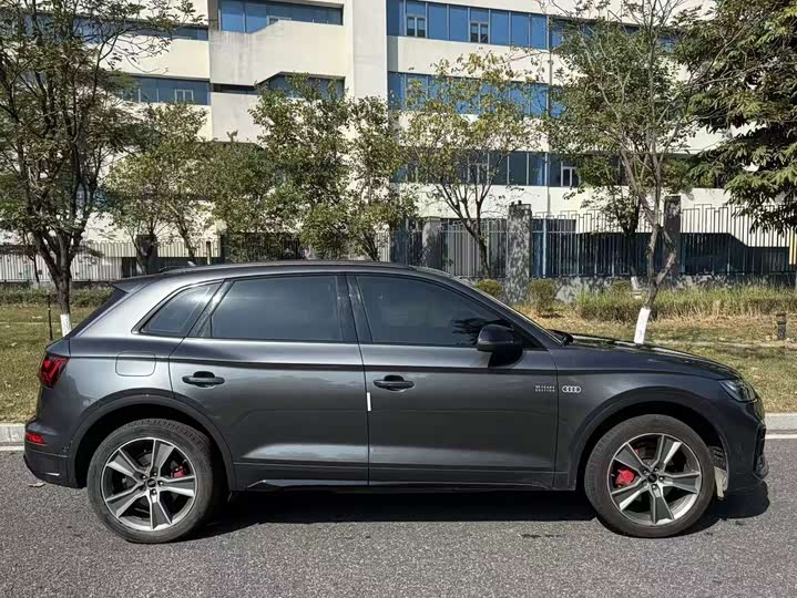 Фото 5 - Audi Q5L