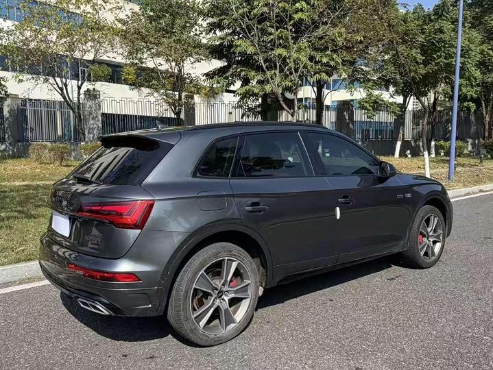 Фото 7 - Audi Q5L