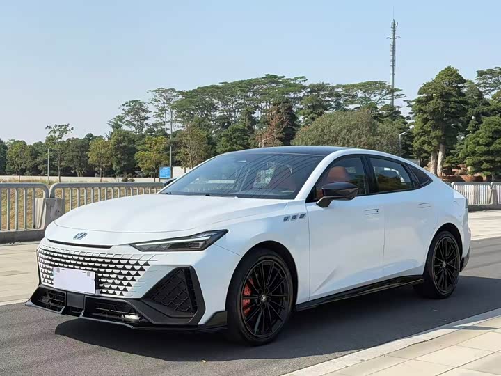 Фото 1 - Changan UNI-V