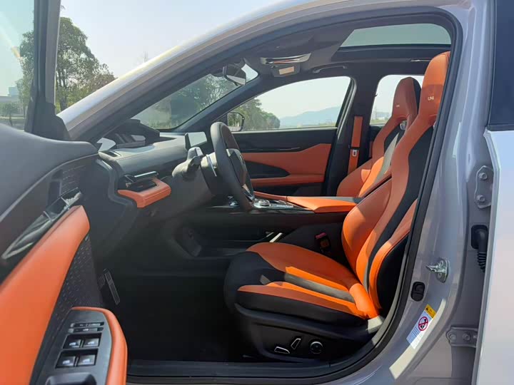 Фото 4 - Changan UNI-V