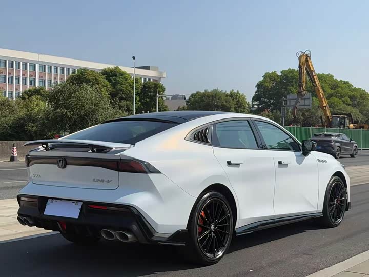 Фото 9 - Changan UNI-V