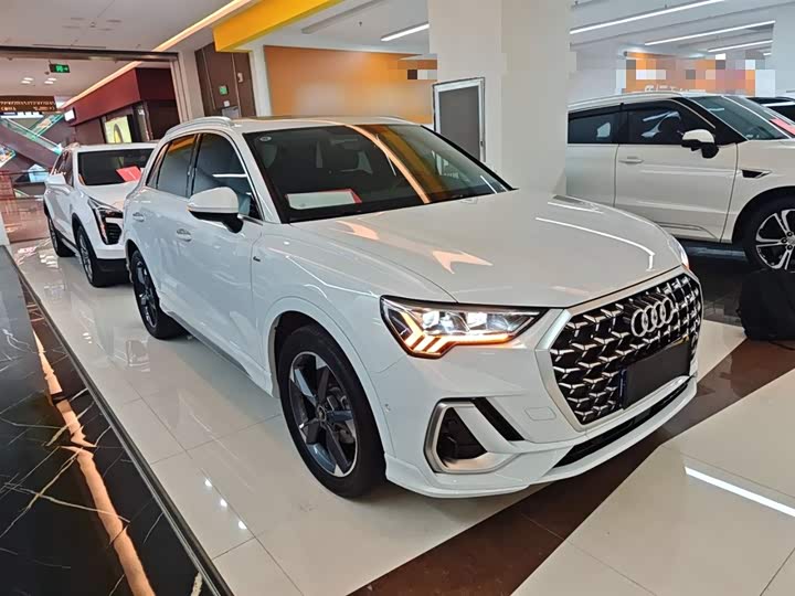Фото 4 - Audi Q3