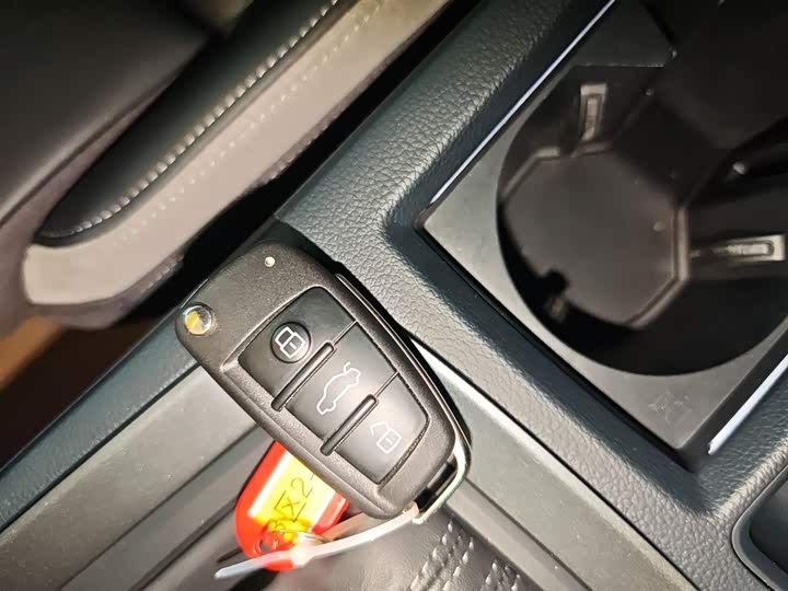 Фото 9 - Audi Q3