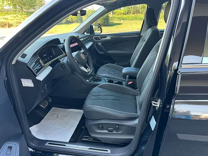 Фото 7 - Volkswagen Tiguan L Pro