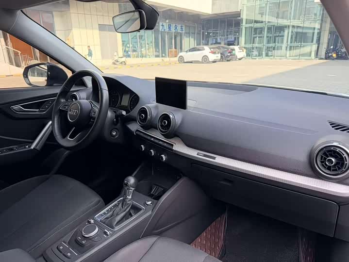 Фото 6 - Audi Q2L