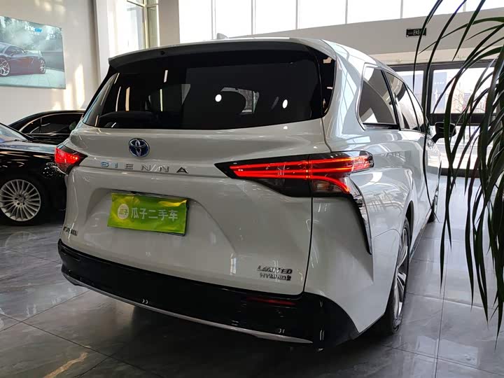 Фото 7 - Toyota Sienna