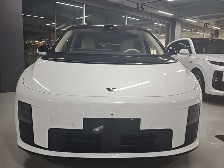 Фото 2 - LiXiang i8