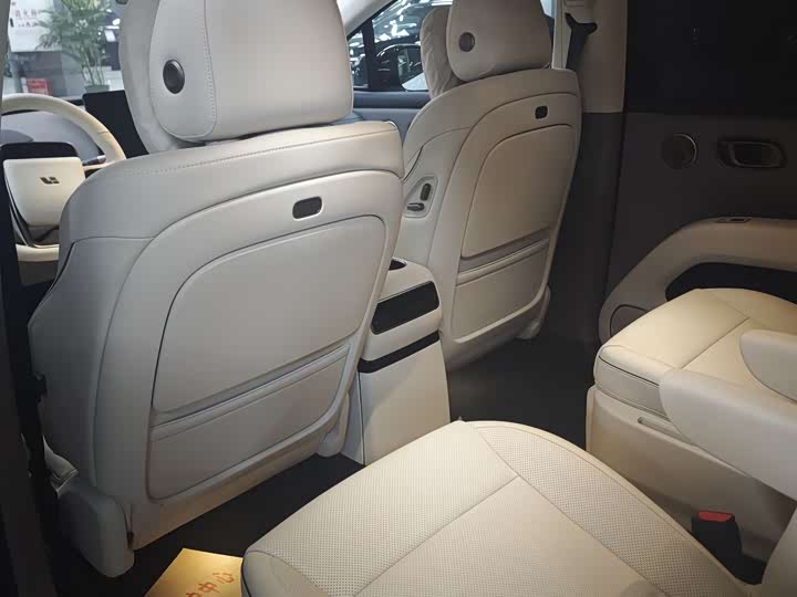 Фото 6 - LiXiang i8