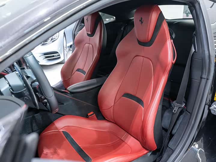 Фото 8 - Ferrari Roma