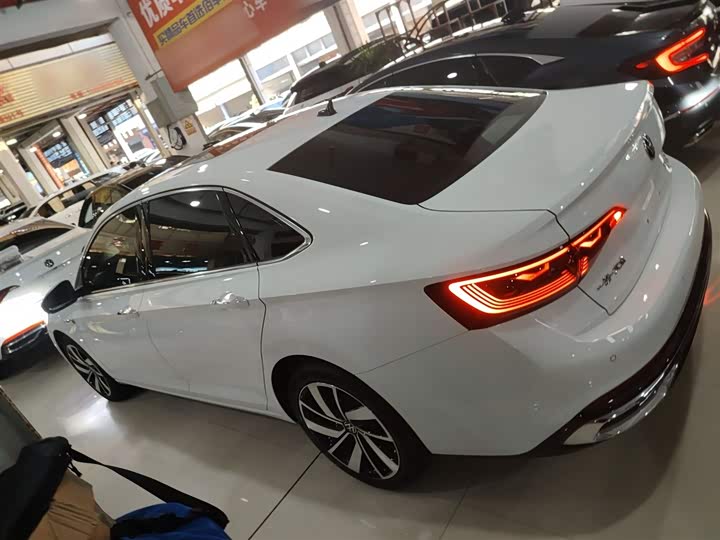 Фото 5 - Volkswagen Sagitar L