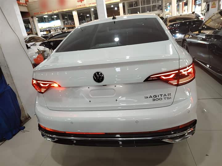 Фото 6 - Volkswagen Sagitar L