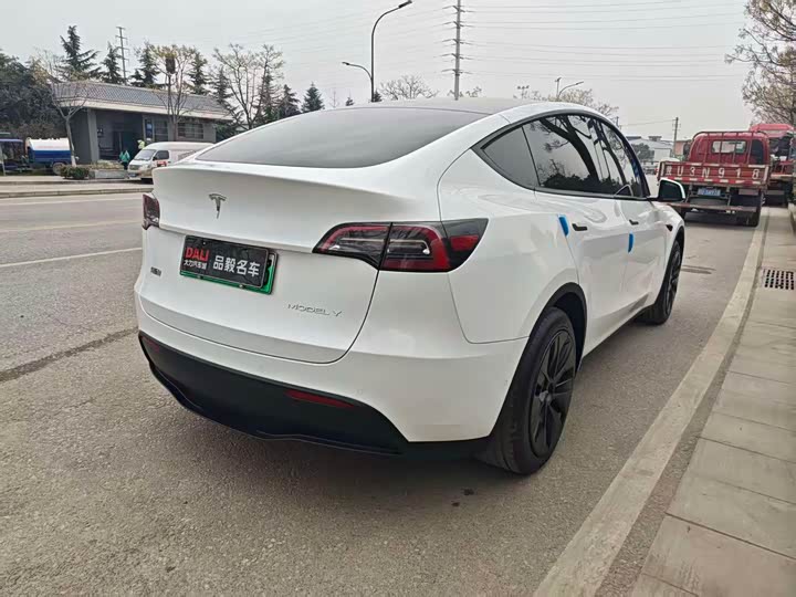 Фото 4 - Tesla Model Y