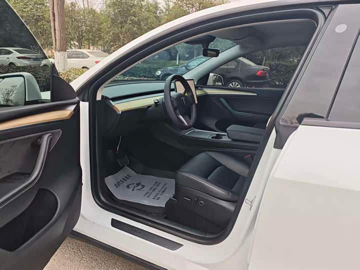 Фото 6 - Tesla Model Y