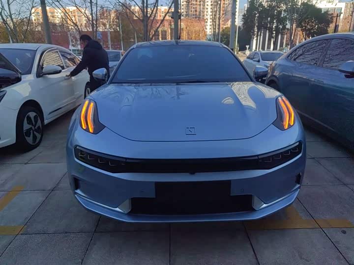 Фото 3 - Zeekr 001