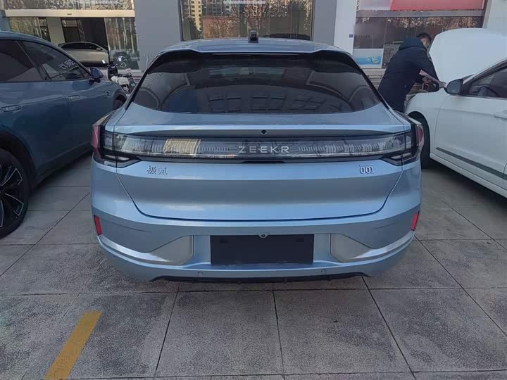 Фото 6 - Zeekr 001