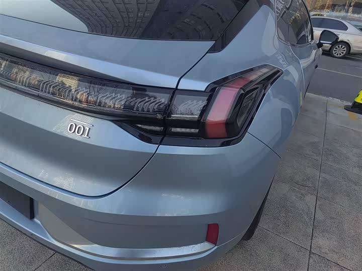 Фото 8 - Zeekr 001