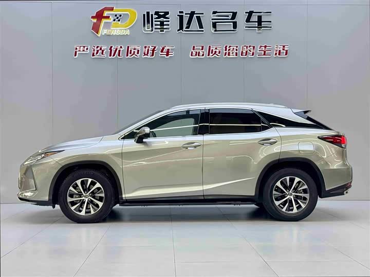 Фото 4 - Lexus RX