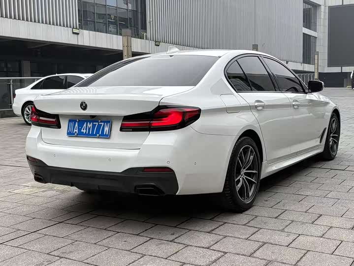 Фото 9 - BMW 5 Series