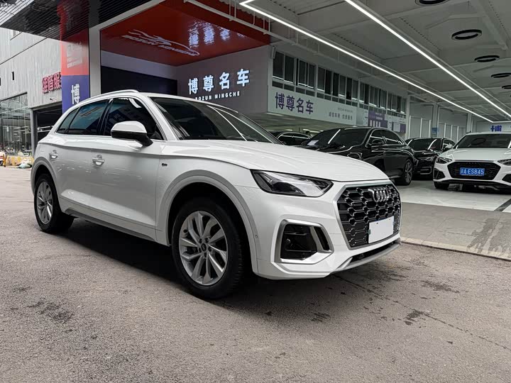 Фото 3 - Audi Q5L