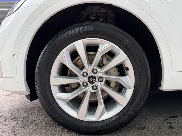 Фото 5 - Audi Q5L