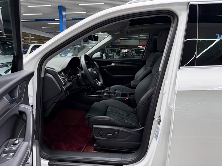 Фото 6 - Audi Q5L