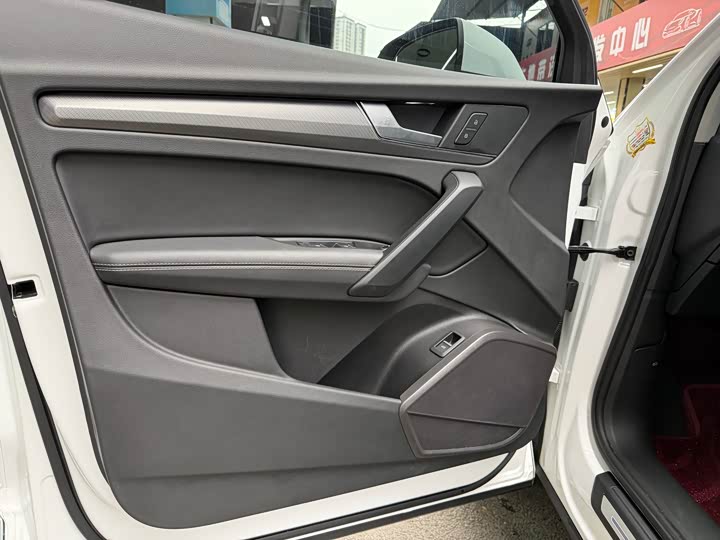 Фото 8 - Audi Q5L