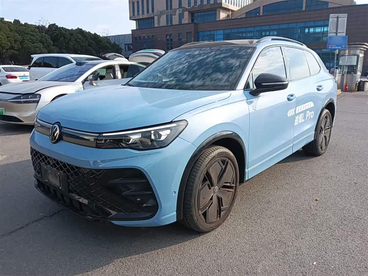 Фото 2 - Volkswagen Tiguan L Pro