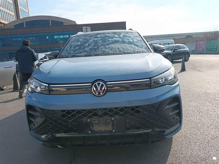 Фото 3 - Volkswagen Tiguan L Pro