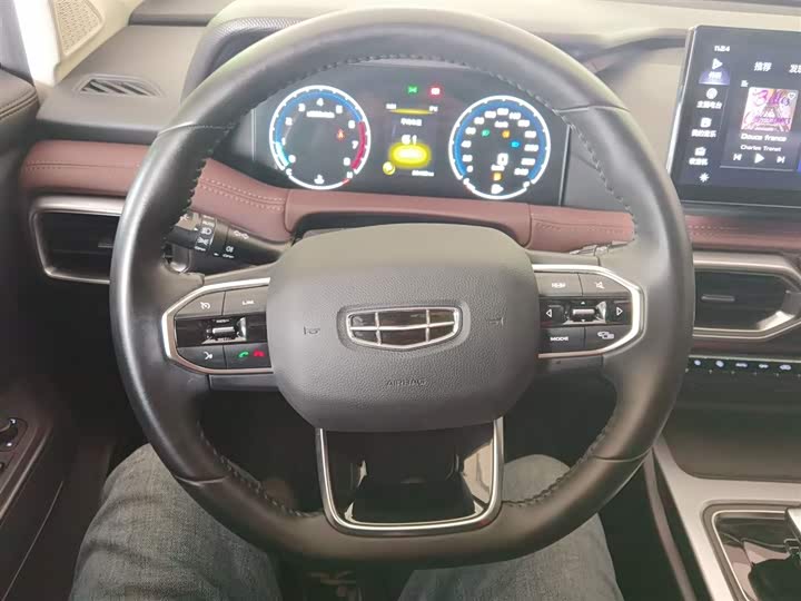 Фото 3 - Geely Okavango