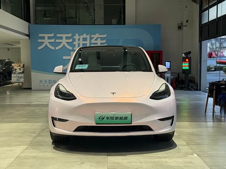 Фото 2 - Tesla Model Y