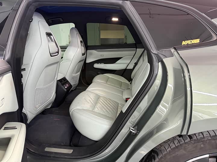 Фото 6 - Zeekr 001