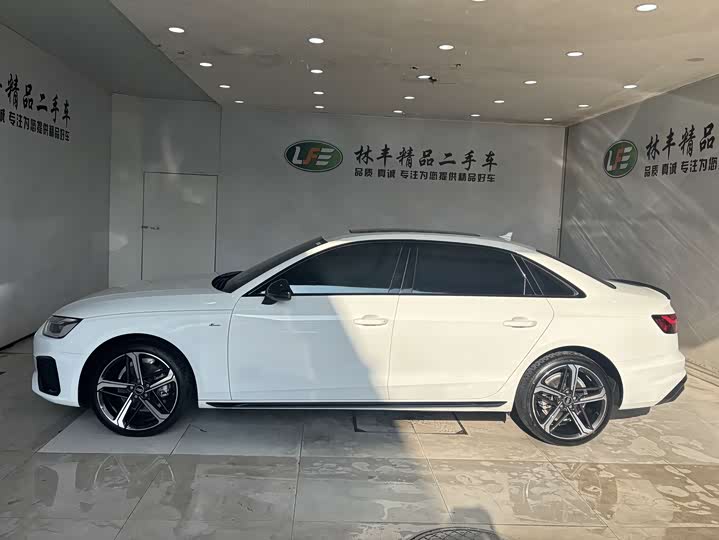 Фото 4 - Audi A4L