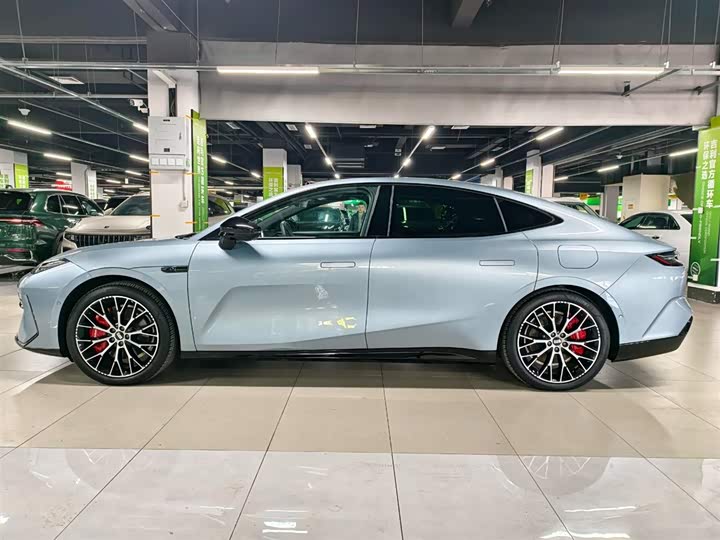 Фото 8 - Geely Galaxy E8