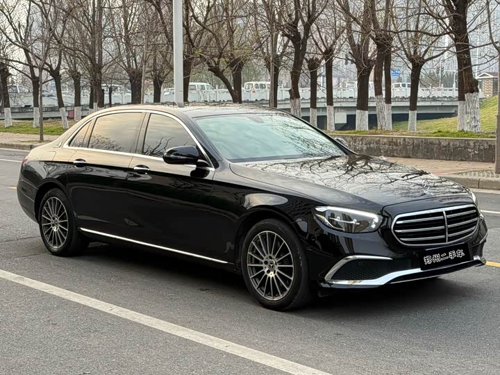 Фото 3 - Mercedes-Benz E-Class