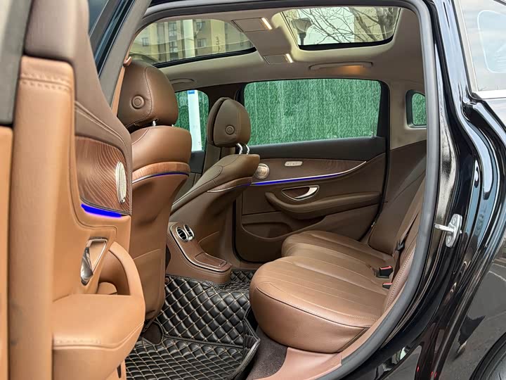 Фото 9 - Mercedes-Benz E-Class