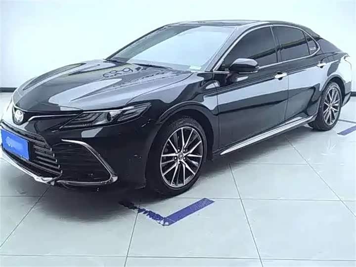 Фото 1 - Toyota Camry