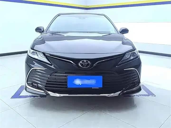 Фото 2 - Toyota Camry