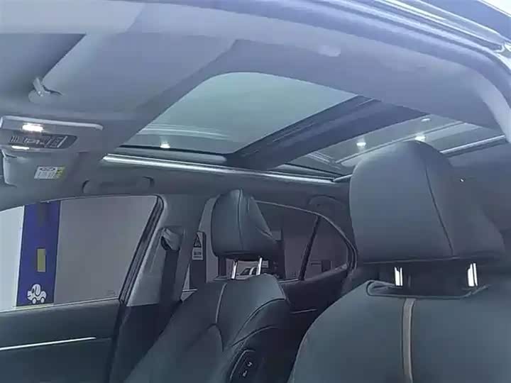 Фото 7 - Toyota Camry