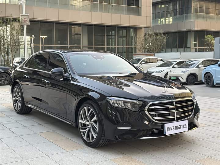 Фото 3 - Mercedes-Benz E-Class