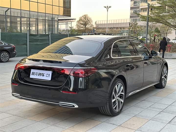 Фото 4 - Mercedes-Benz E-Class