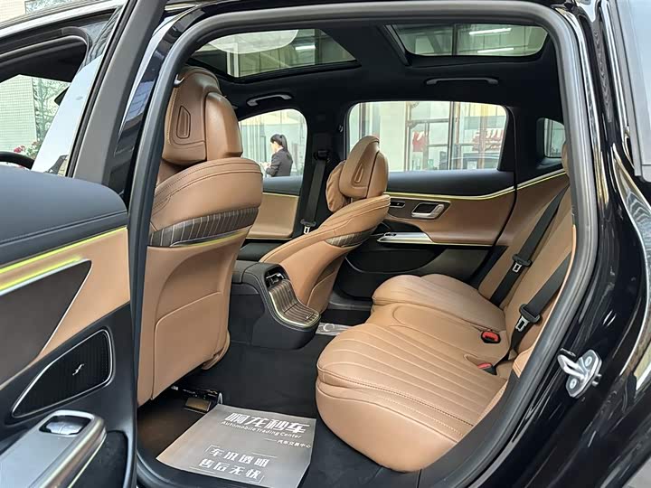 Фото 9 - Mercedes-Benz E-Class