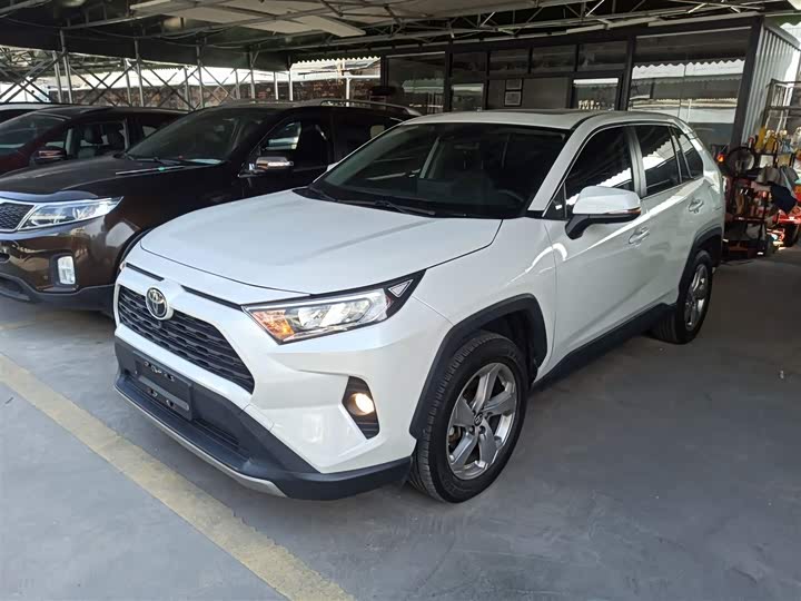 Фото 2 - Toyota RAV4