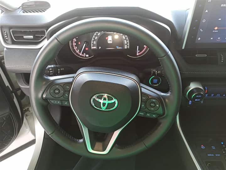 Фото 3 - Toyota RAV4