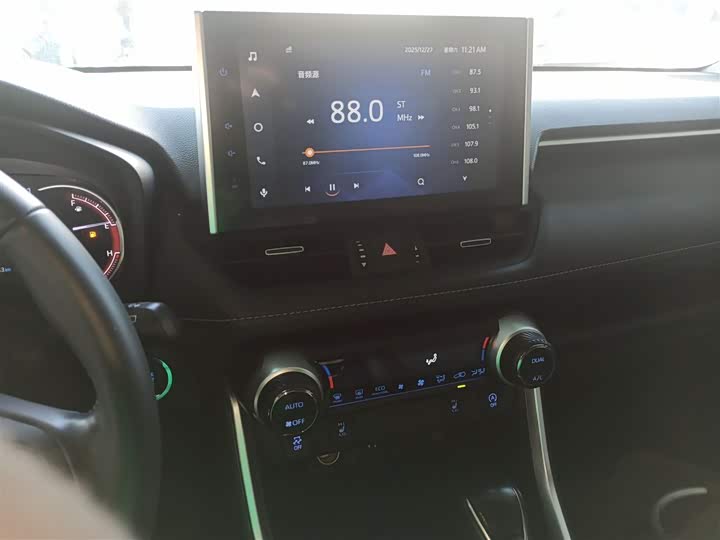 Фото 5 - Toyota RAV4