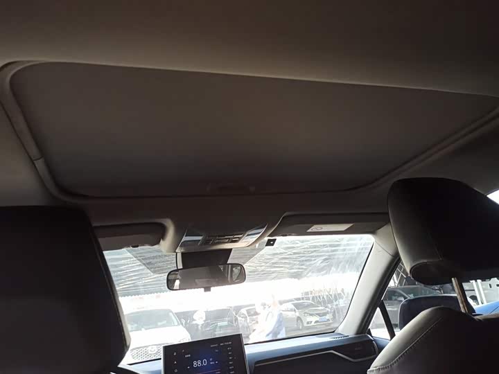 Фото 8 - Toyota RAV4