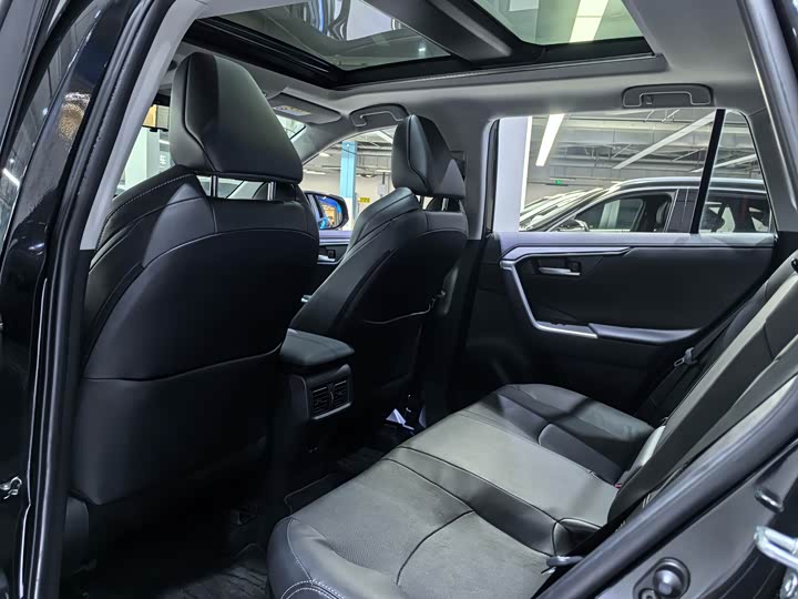 Фото 6 - Toyota Wildlander