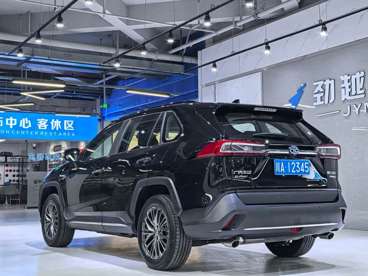 Фото 9 - Toyota Wildlander